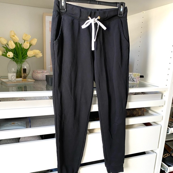 Old Navy Black Skinny Ankle Joggers with Pockets - Picture 2 of 10